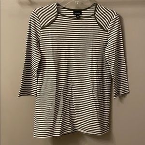 Women’s size small 3/4 length top